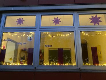 03.12 - Adventsfenster der Klasse SE