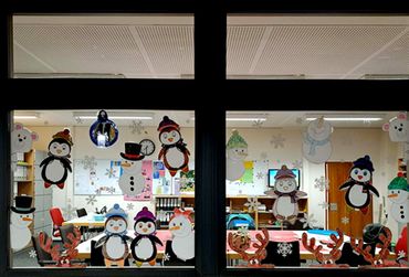  09.12 - Adventsfenster der Klasse S2